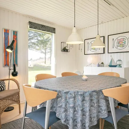 בית נופש Three-bedroom In 6 *